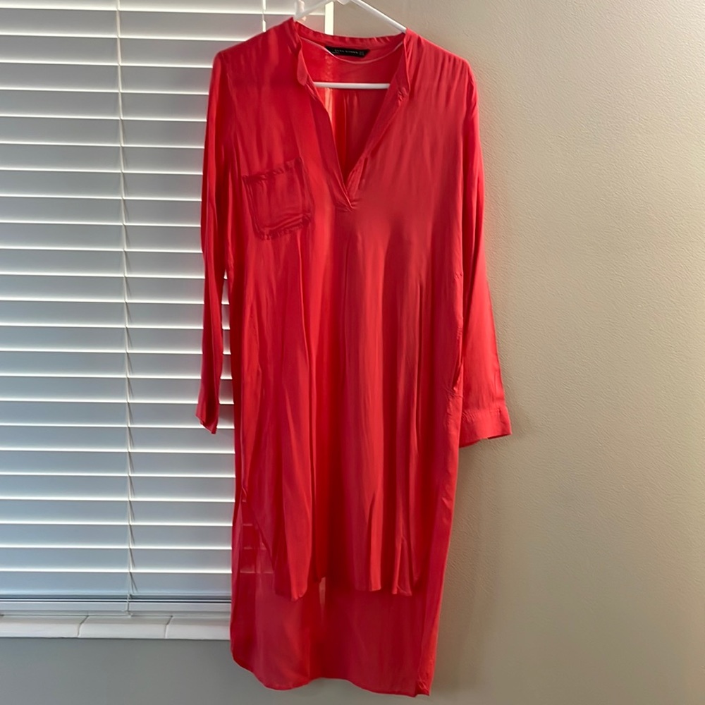 Fun Zara pink/orange dress, super light! Perfect for the beach 🏖